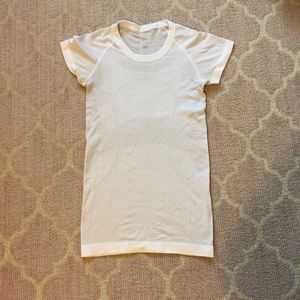 White lulu lemon t-shirt